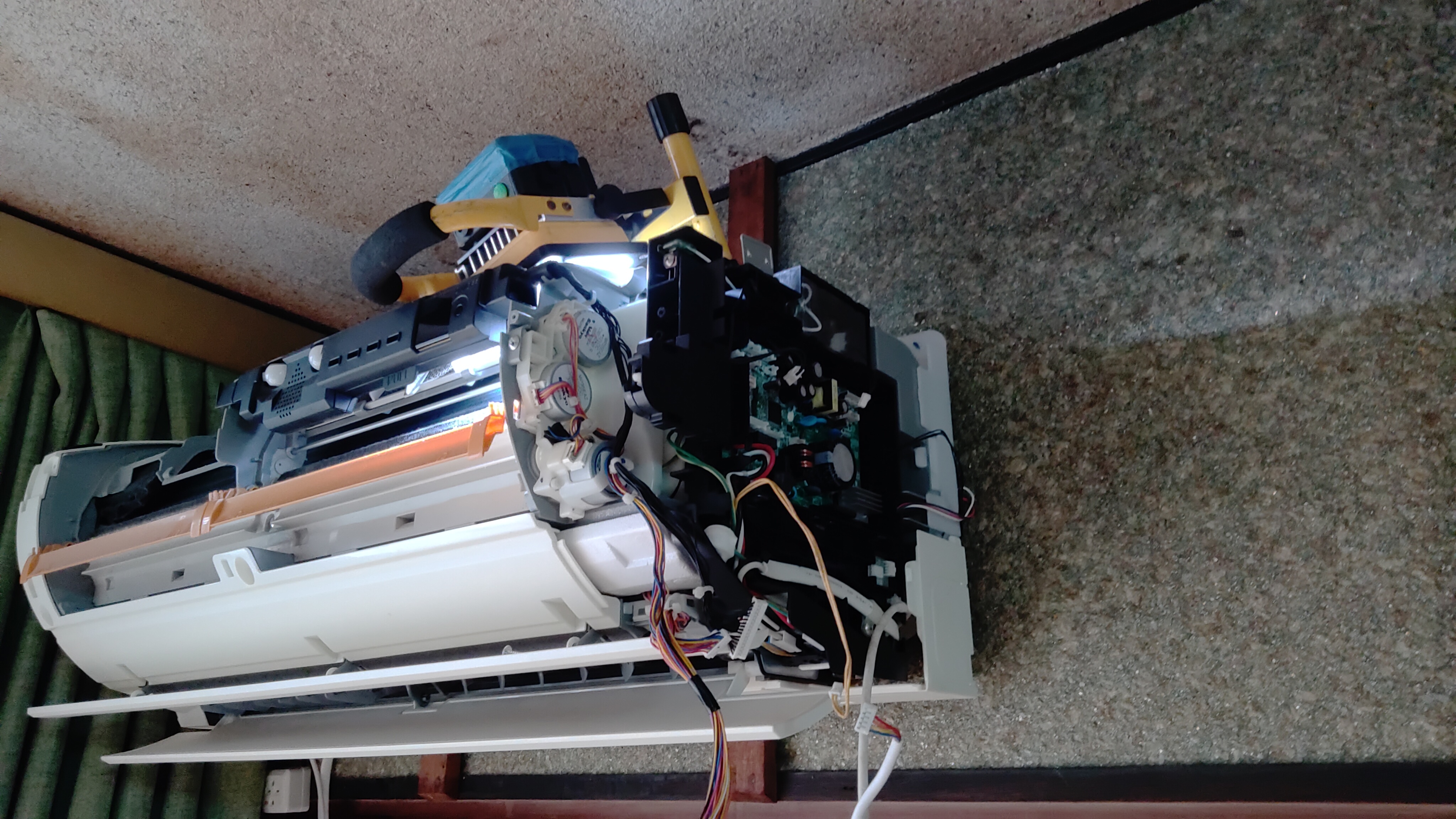 室内機制御基板の交換修理の画像